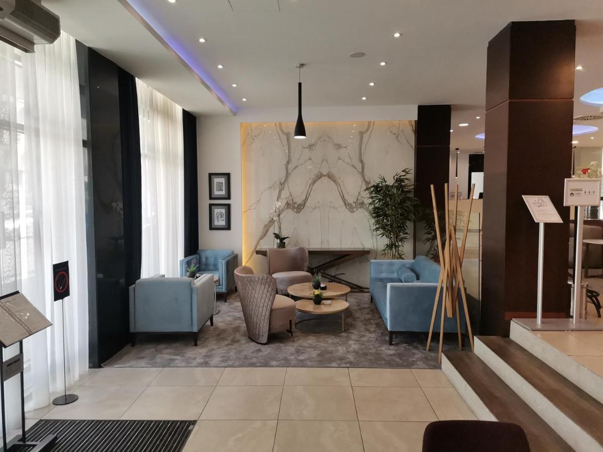 New City Hotel & Restaurant นิส ภายนอก รูปภาพ