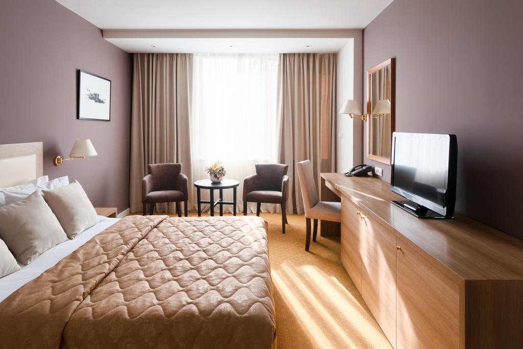 New City Hotel & Restaurant นิส ภายนอก รูปภาพ