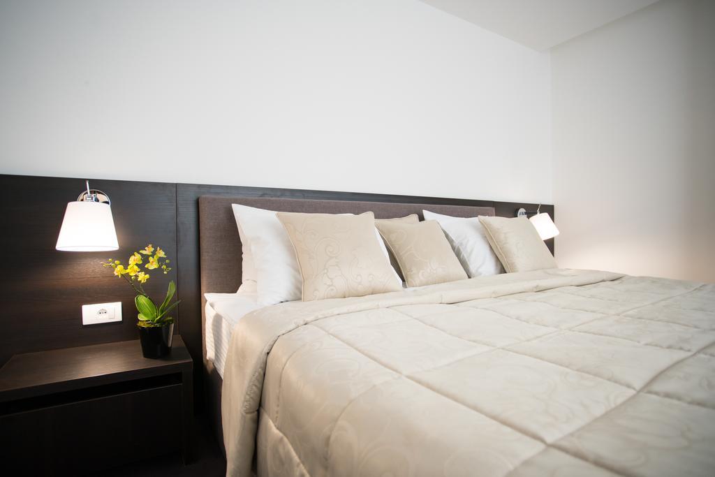New City Hotel & Restaurant นิส ภายนอก รูปภาพ