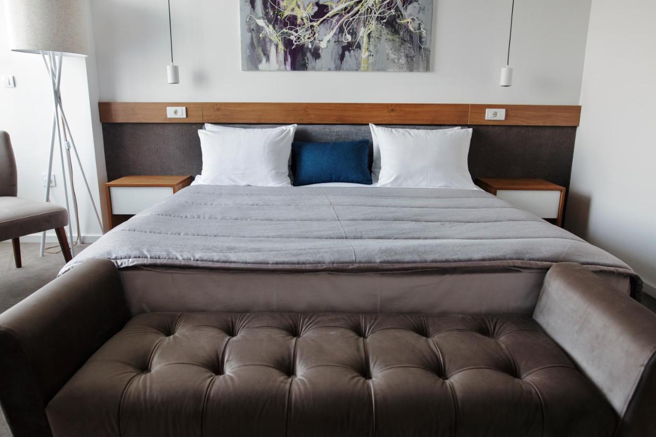 New City Hotel & Restaurant นิส ภายนอก รูปภาพ
